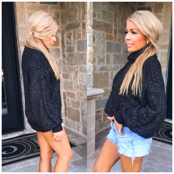 Sweaters - ✨ NEW Chunky cable knit sweater turtle neck black